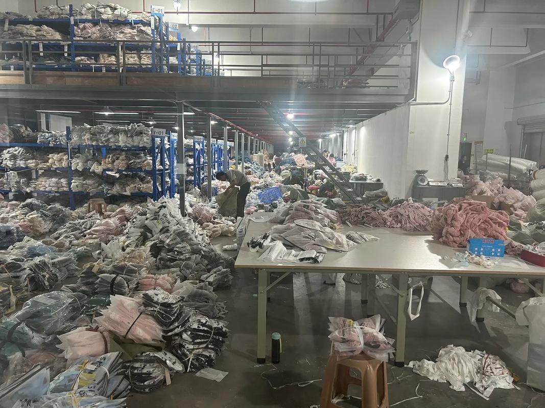 服裝廠(chǎng)包裝!#工廠(chǎng)實(shí)拍視頻 #帶你走進(jìn)服裝廠(chǎng)