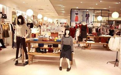 商場服飾為何提前上季？解析服裝零售的‘時間差’策略